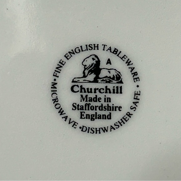 2 Pristine Blue Willow Dinner Plates Churchill Fine China Staffordshire England - Picture 8 of 8